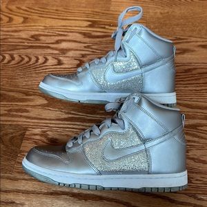 Nike Dunks Women’s 8.5 Metallic Silver
